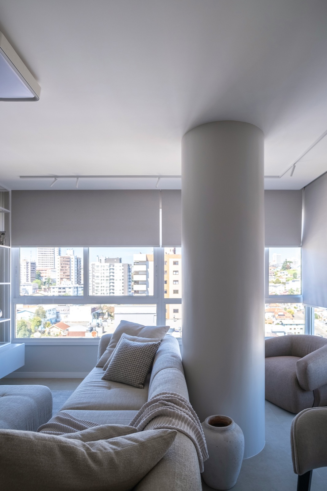 Interior de una vivienda Solvoj con luz natural